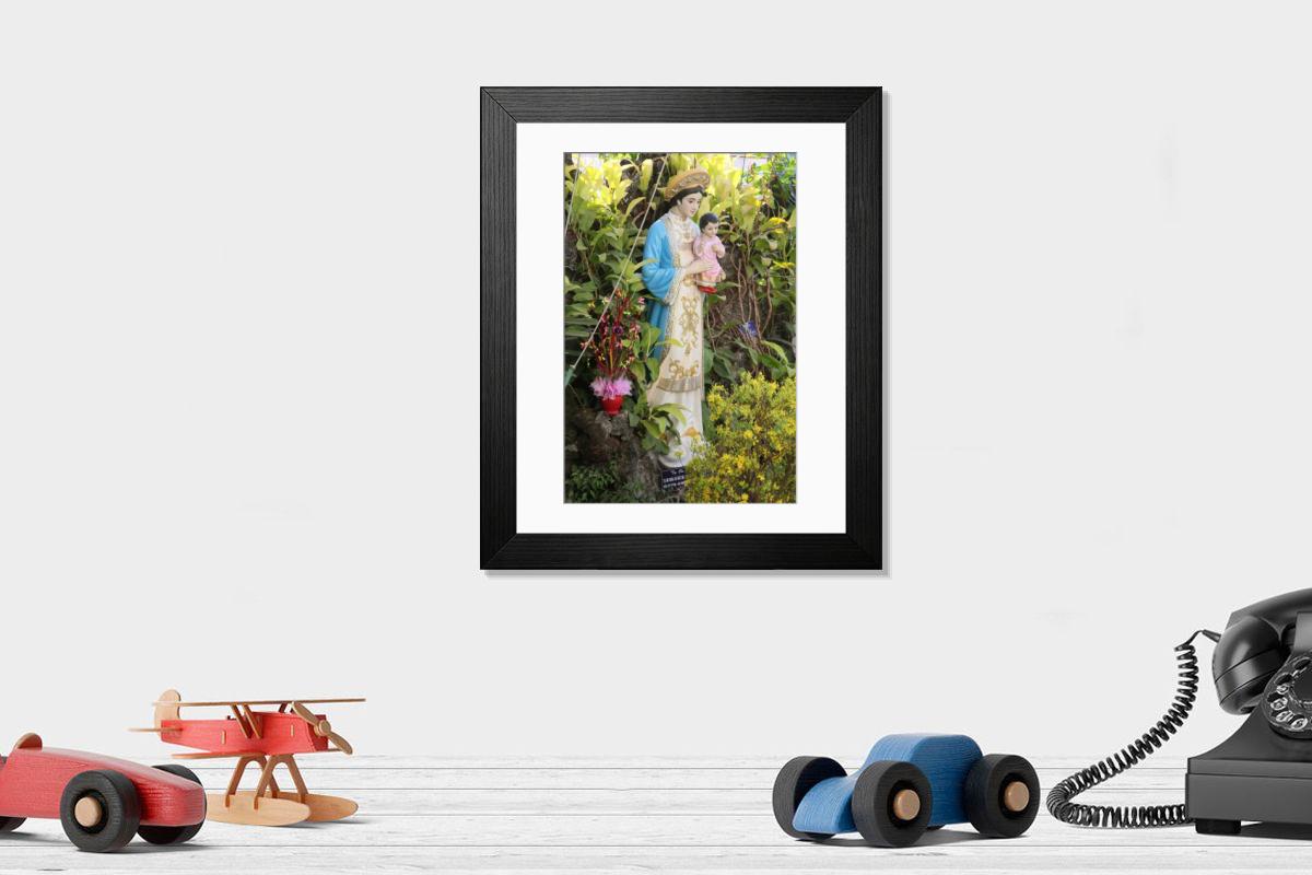 Shown hanging in a room: Modern 14"x12" (36x31cm)
