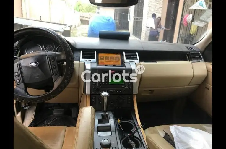 Clean Registered 2008 Range Rover Sports HSE - 2/5