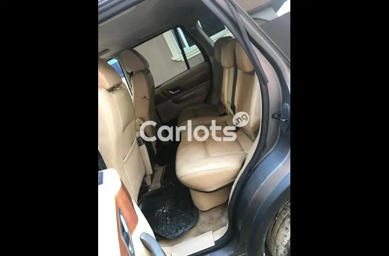 Clean Registered 2008 Range Rover Sports HSE - 3/5