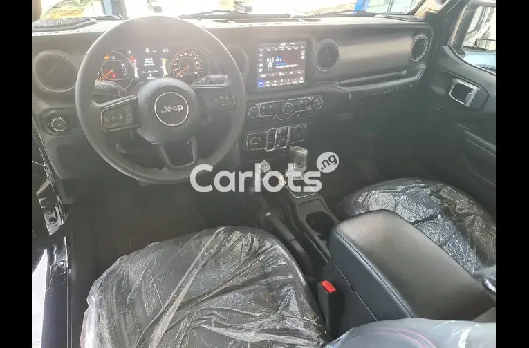 Foreign used 2023 Wrangler Jeep - 2/5