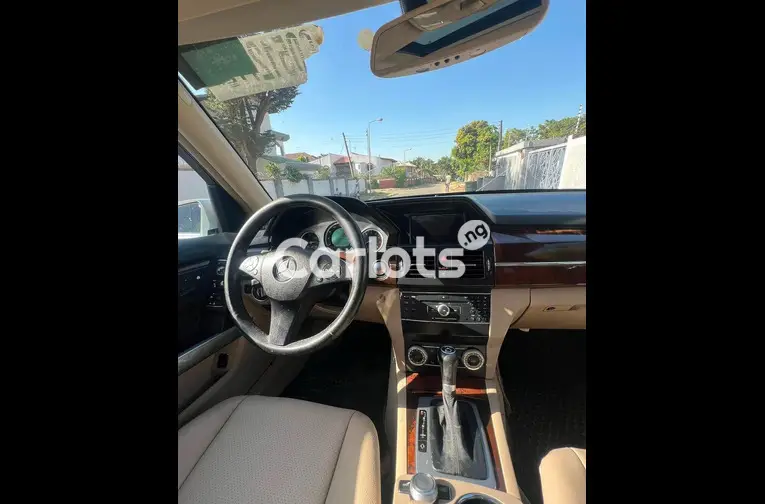 Used  2011 GLK350 Mercedes-Benz  Fullest option - 2/5