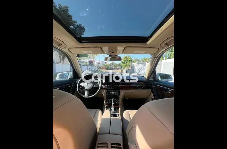 Used  2011 GLK350 Mercedes-Benz  Fullest option - 4/5