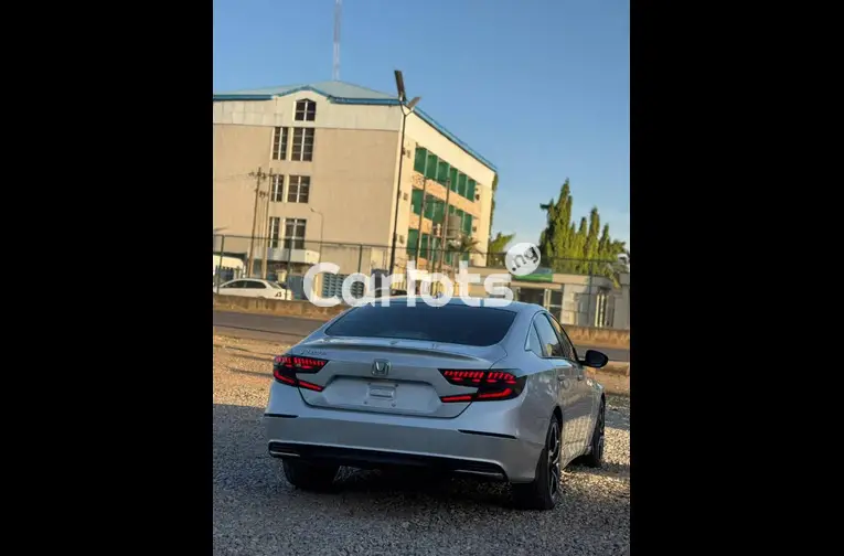 2018 HONDA ACCORD - 4/5