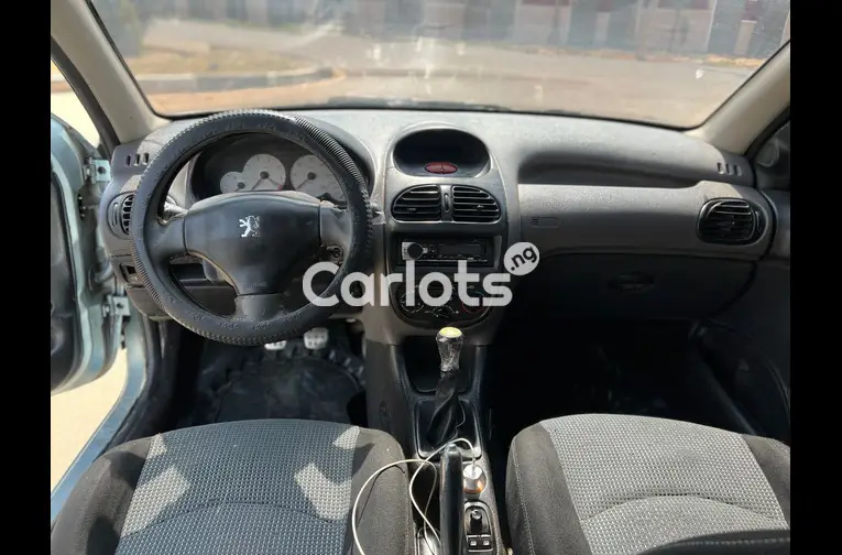 2005 PEUGEOT 206 MODEL - 3/5