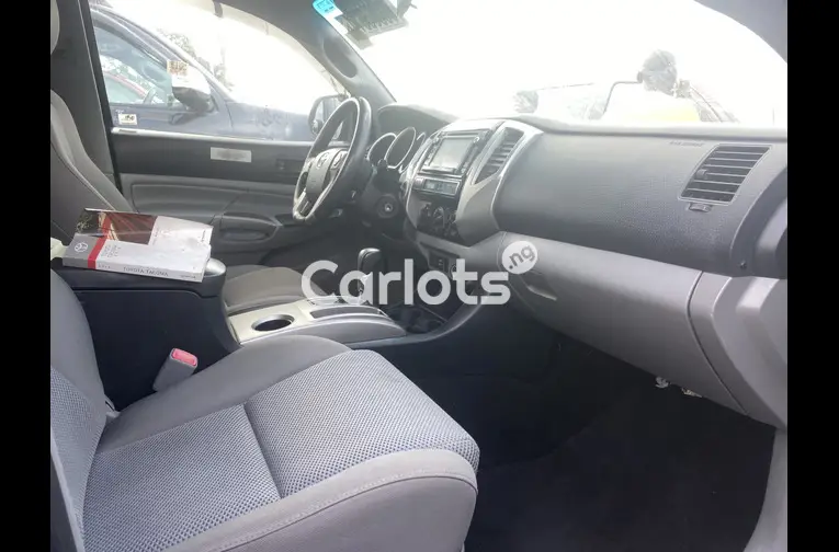 Foreign Used 2015 Toyota tacoma - 2/5