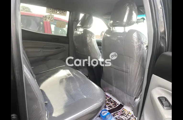 Foreign Used 2014 Toyota tacoma - 2/5