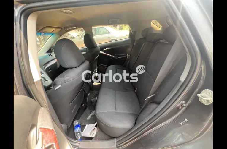 Clean Used 2010 Toyota matrix - 2/5