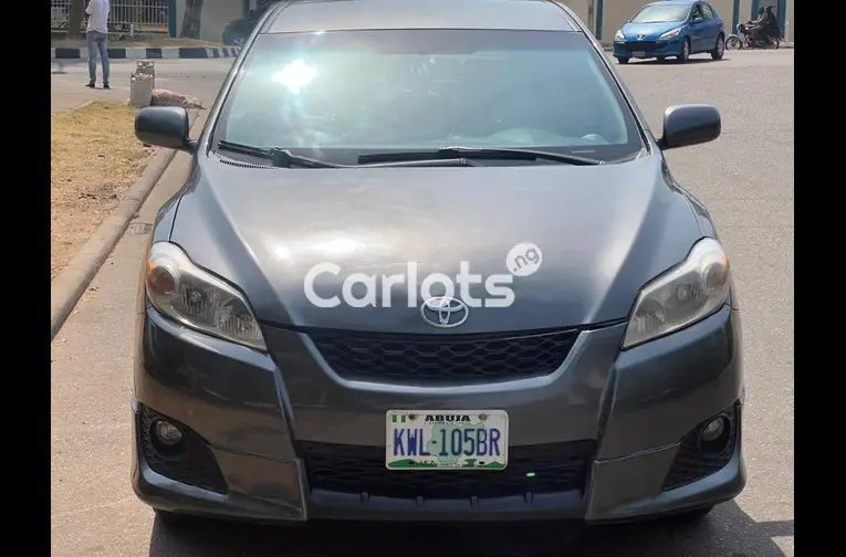 Clean Used 2010 Toyota matrix - 1/5