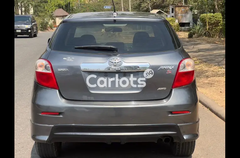 Clean Used 2010 Toyota matrix - 3/5