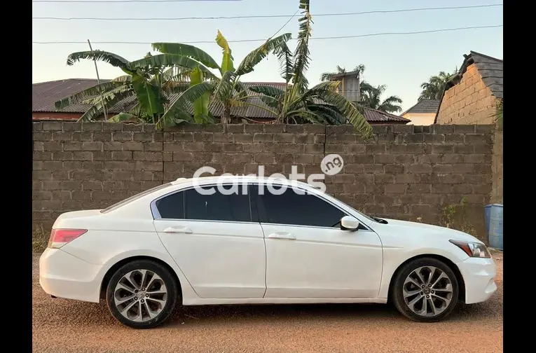 SUPER CLEAN 2011 HONDA ACCORD - 4/5