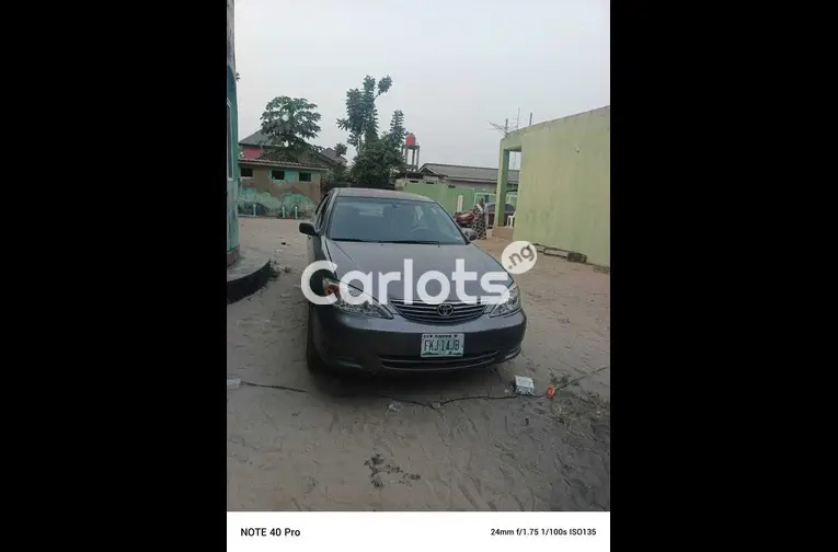 Neat Toyota Camry 2004 model - 1/4