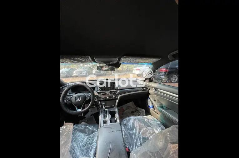 EXTREMELY CLEAN NIGERIA USED 2018 HONDA ACCORD - 2/5