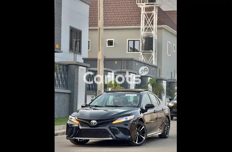 FOREIGN USED 2018 TOYOTA CAMRY XSE FULL OPTION - 1/5