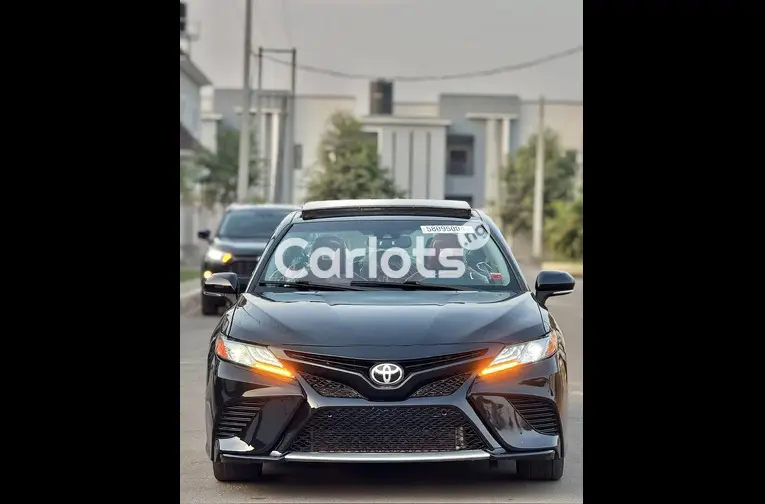 FOREIGN USED 2018 TOYOTA CAMRY XSE FULL OPTION - 2/5