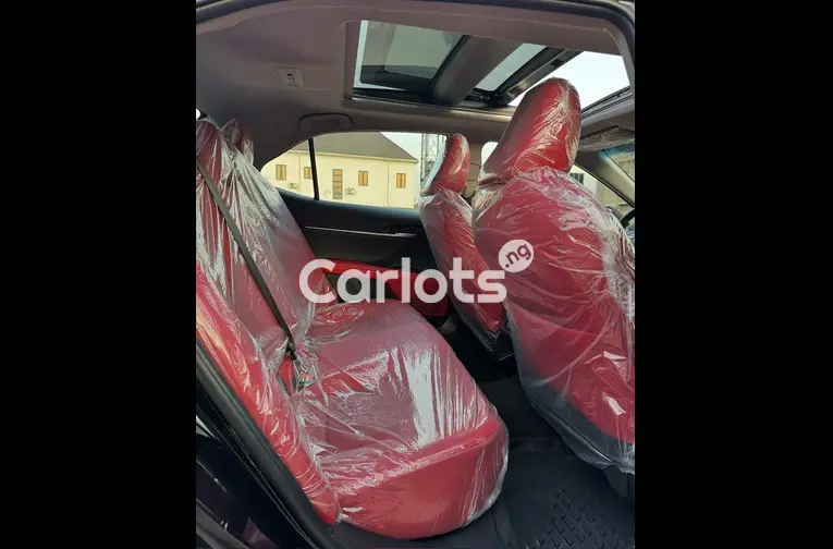 FOREIGN USED 2018 TOYOTA CAMRY XSE FULL OPTION - 4/5