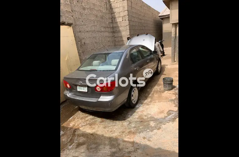 Used Toyota Corolla 2004 - 2/5