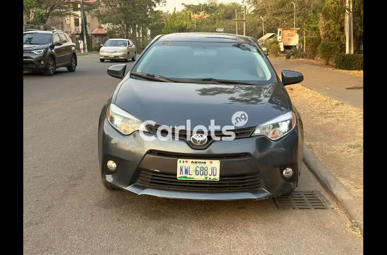 Distress sales 2015 Toyota corolla - 1/5
