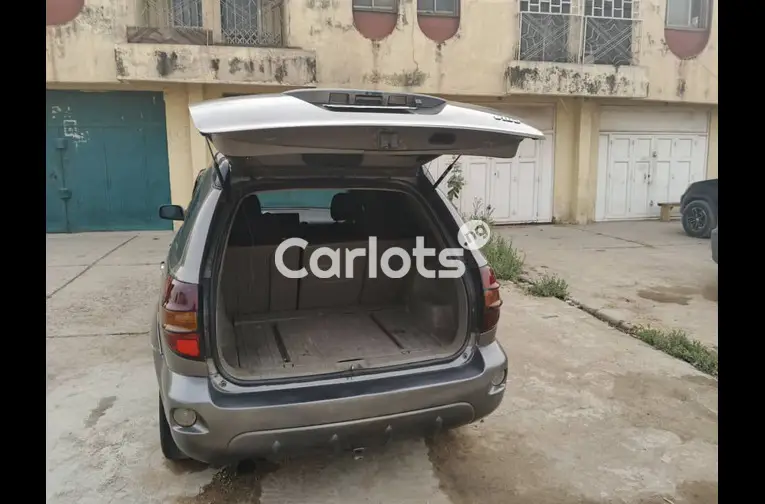 Pontiac Vibe 2004 - 3/5