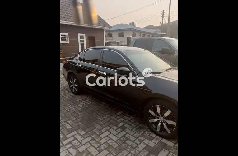 Clean Registered 2009 Honda Accord - 3/5