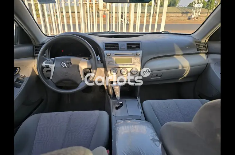 FOREIGN USED 2010 TOYOTA CAMRY - 2/5