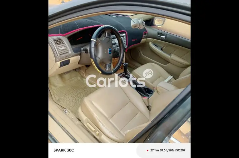 Clean Registered 2005 Honda Accord - 2/5