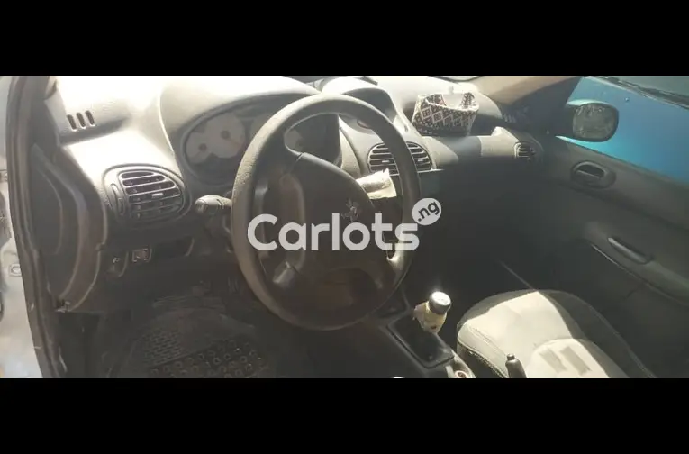 EXTREMELY CLEAN USED 2004 PEUGEOT 206 - 2/5