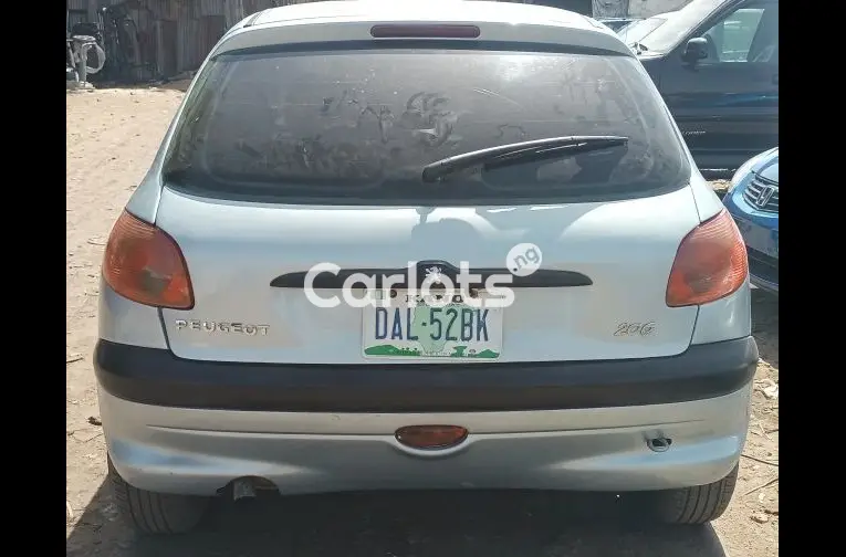 EXTREMELY CLEAN USED 2004 PEUGEOT 206 - 5/5