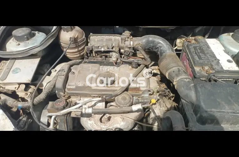 EXTREMELY CLEAN USED 2004 PEUGEOT 206 - 4/5