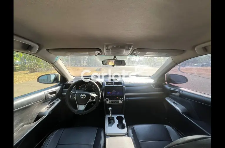 Super clean 2013 Toyota Camry SE - 2/5