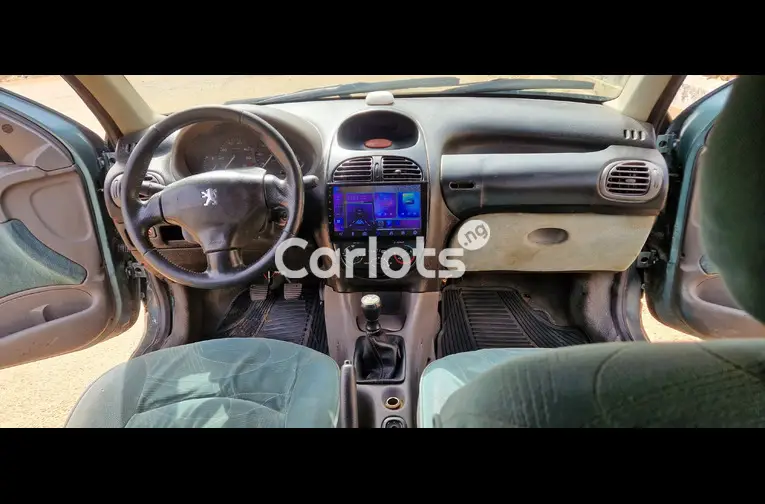 Clean Nigerian used 2004 Peugeot 206 - 3/5