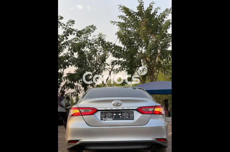 USED 2018 TOYOTA CAMRY - 4/5