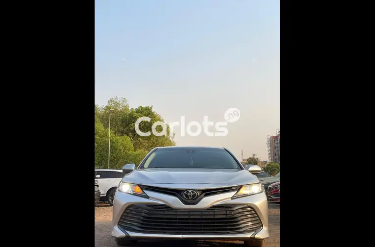 USED 2018 TOYOTA CAMRY - 1/5