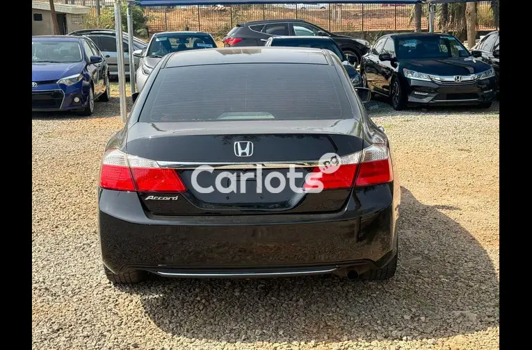 Distress Foreign used Honda Accord 2013 model - 5/5