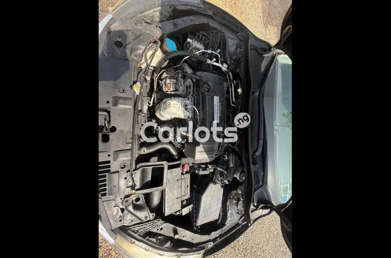 Distress Foreign used Honda Accord 2013 model - 2/5