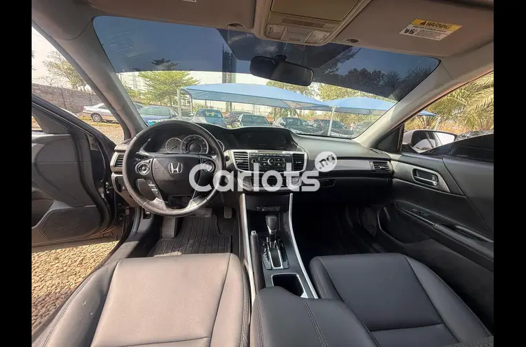 Distress Foreign used Honda Accord 2013 model - 4/5