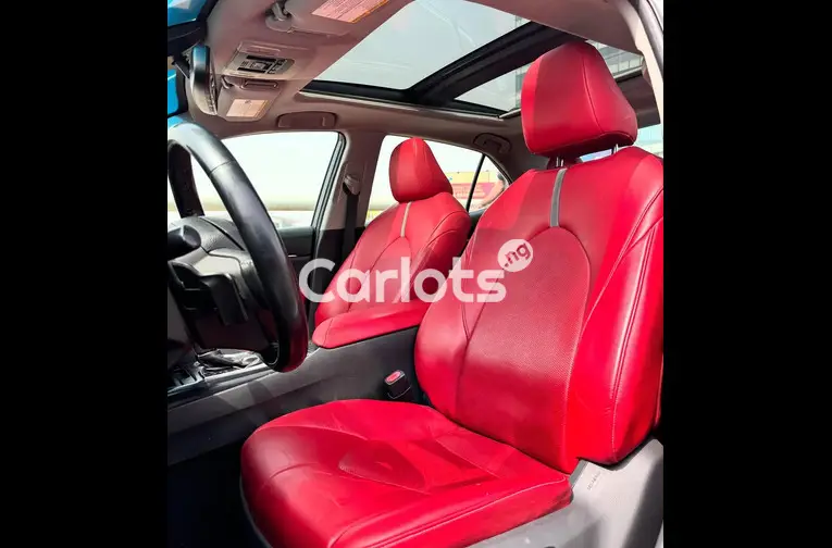 FOREIGN USED 2018 TOYOTA CAMRY XSE - 3/5