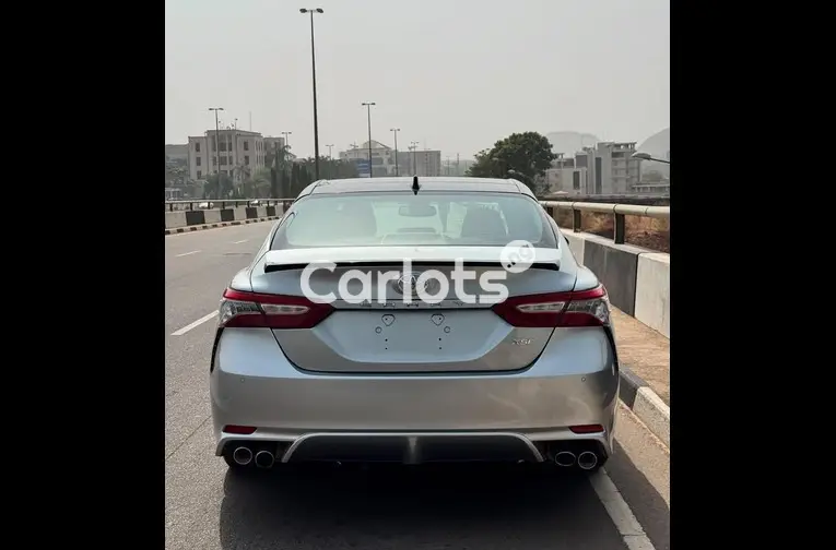 FOREIGN USED 2018 TOYOTA CAMRY XSE - 4/5