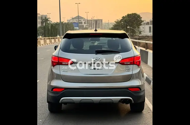 Foreign Used 2012 Hyundai Santa fe Sport - 4/5