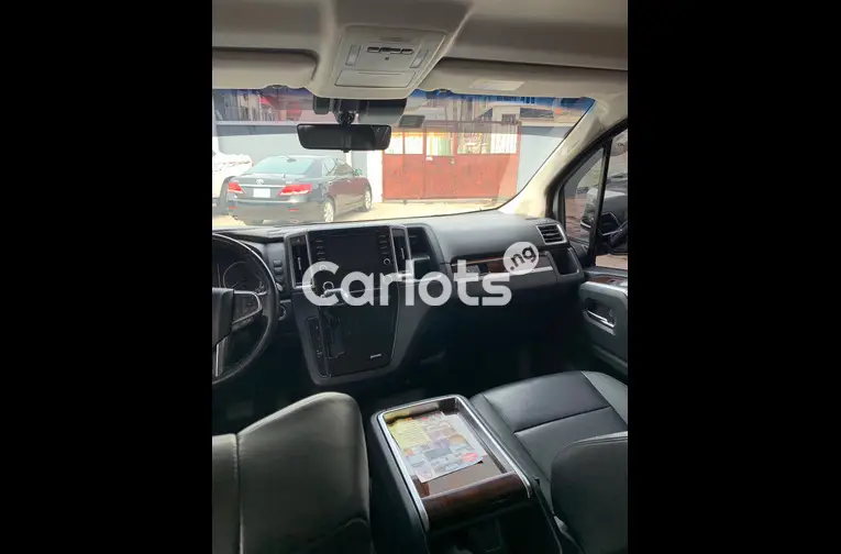 New Arrival Foreign Used 2020 Toyota Granvia Premt - 2/5