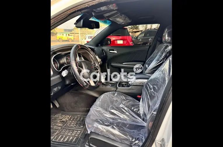 2018 DODGE CHARGER SXT - 2/5