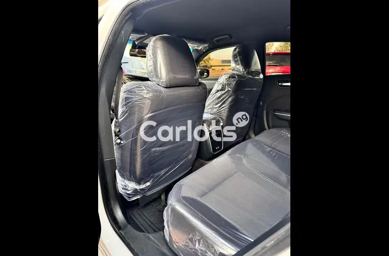 2018 DODGE CHARGER SXT - 3/5