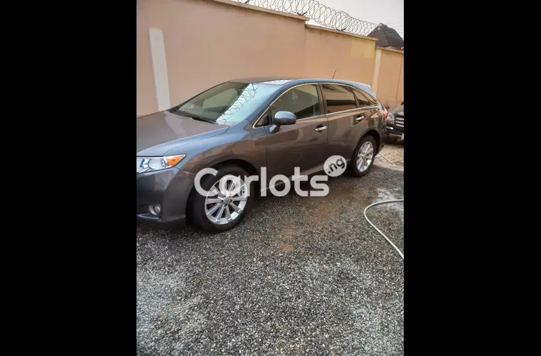 Clean First Body 2011 Toyota VENZA AWD - 4/5