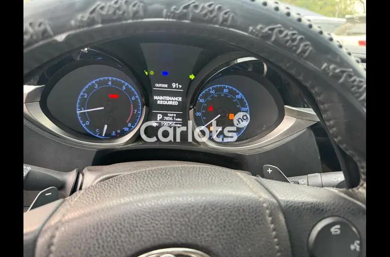 Clean Nigeria used Toyota Corolla 2015 - 2/5
