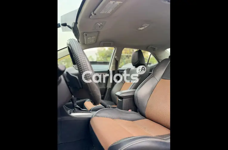 Clean Nigeria used Toyota Corolla 2015 - 3/5