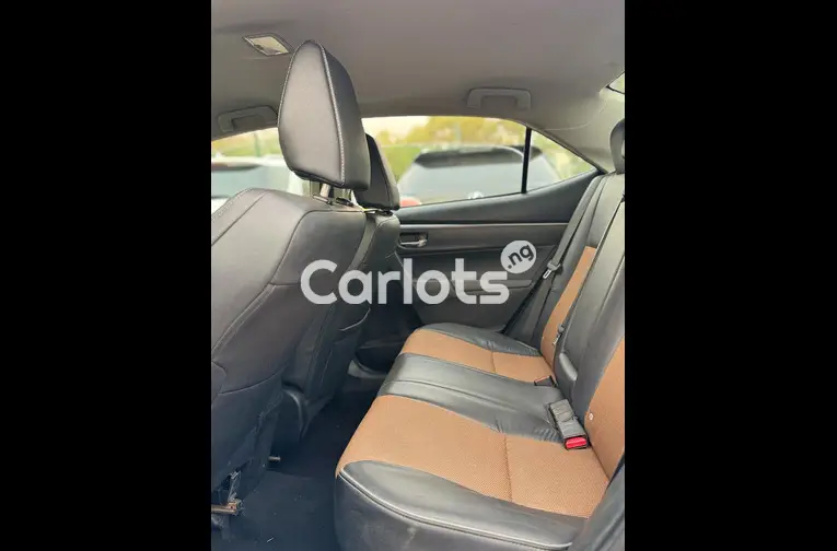 Clean Nigeria used Toyota Corolla 2015 - 4/5