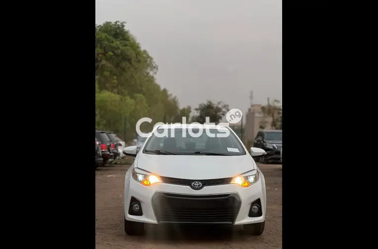 Clean Nigeria used Toyota Corolla 2015 - 1/5