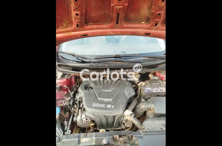 Neatly Used 2013 Hyundai Elentra GLi - 3/5