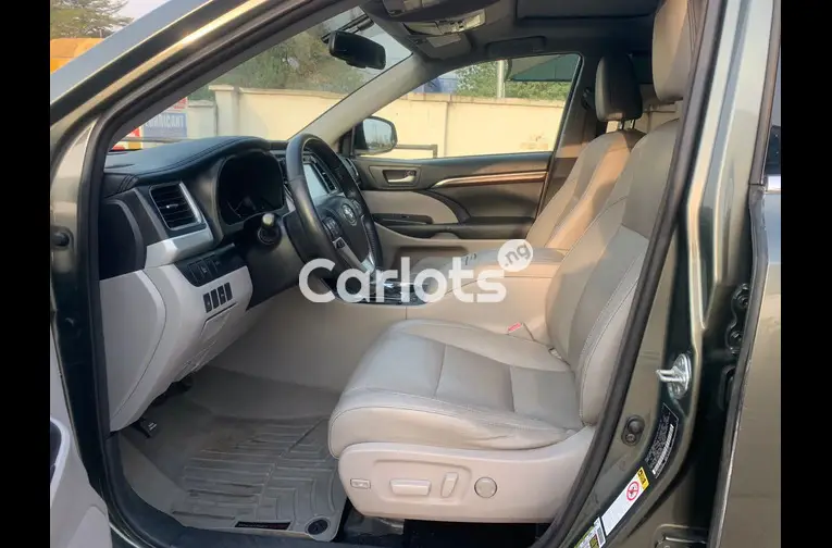 Used Toyota Highlander 2018 - 4/5