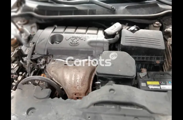 Few months registered 2010 Toyota Camry with Venza engine. Pure Tokunbo Standard - 2/5
