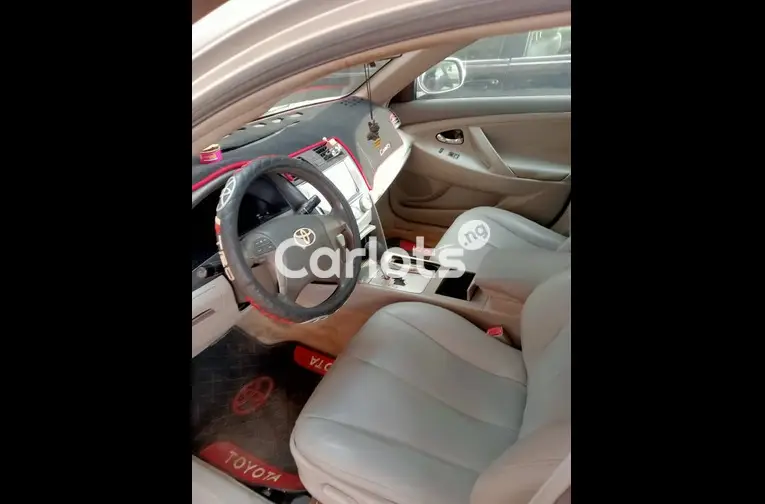 Few months registered 2010 Toyota Camry with Venza engine. Pure Tokunbo Standard - 3/5